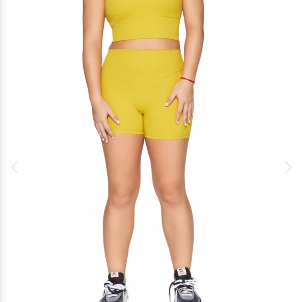 ILUS biker shorts